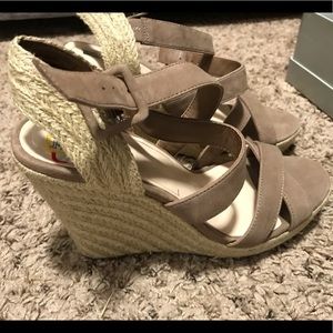 Jessica Simpson size 9 wedge
